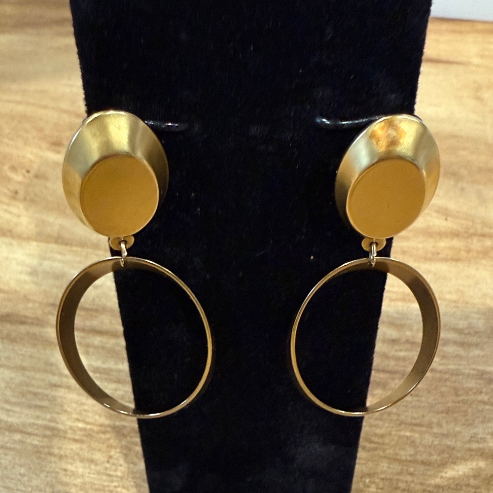 Vintage Gold Tone Oval Drop Clip On Earrings - Picture 4 of 7